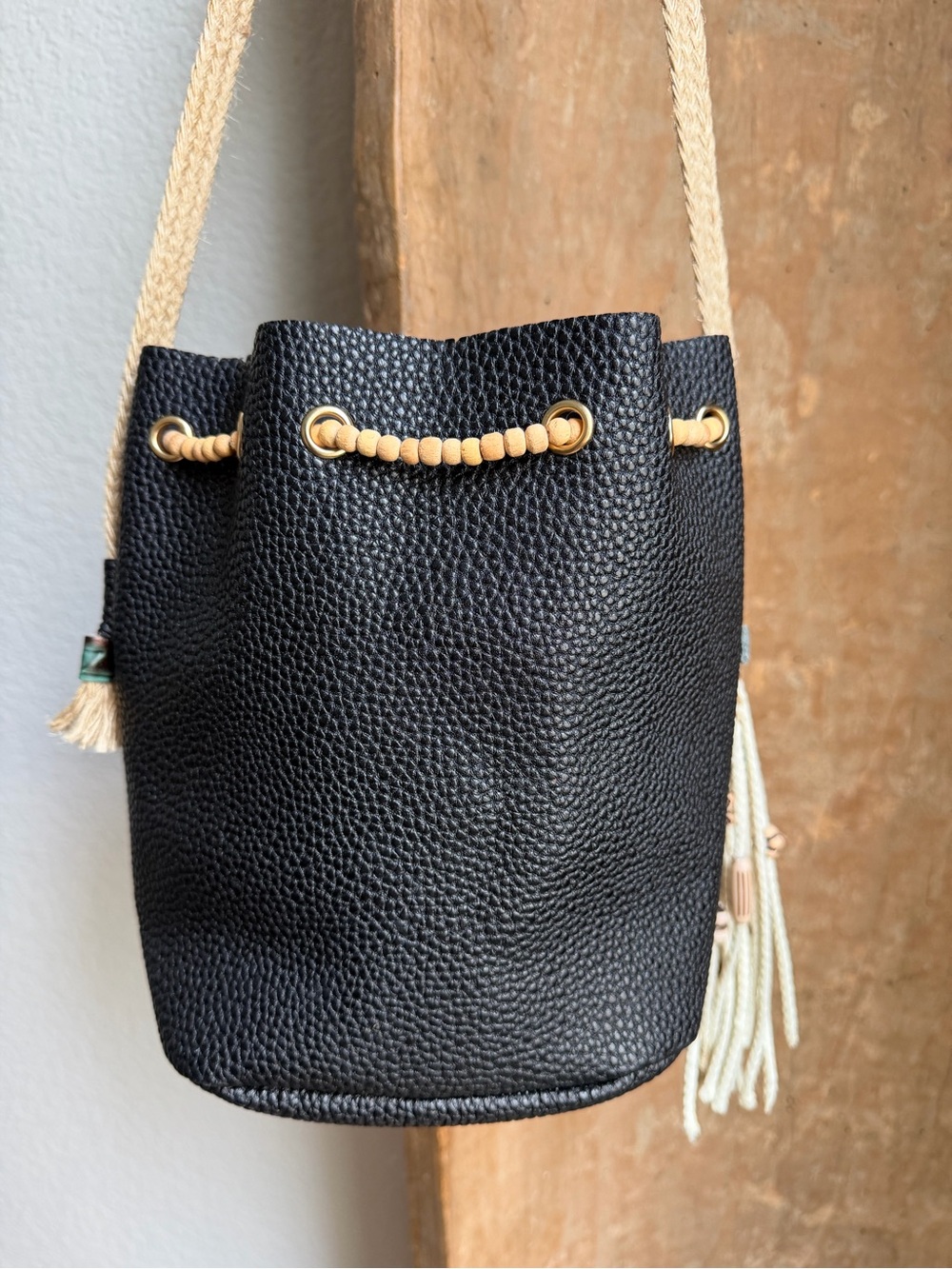 Handcrafted Turquoise Accent Green Pattern Crossbody Bucket Bag - Picture 4 of 5